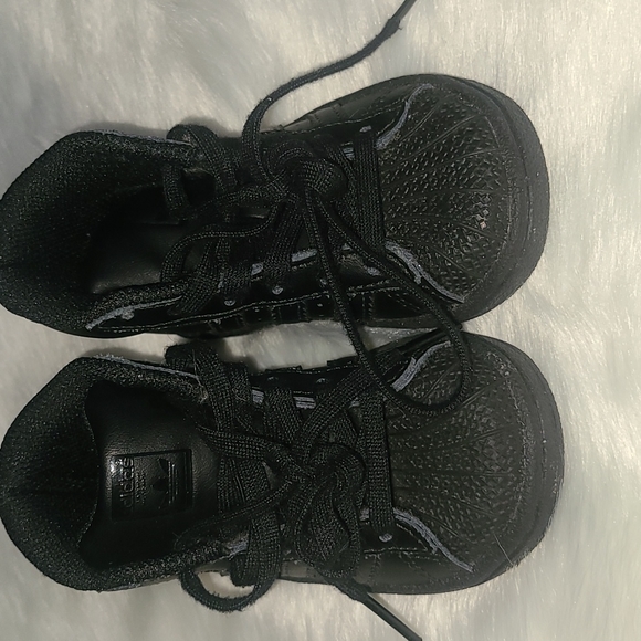 Black Adidas shoes for toodler - Picture 1 of 5